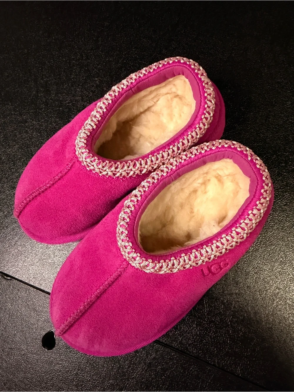 NWOT UGG Tasman Kids Bright Fuchsia Suede Shearling Slip-On Slippers Sz 11